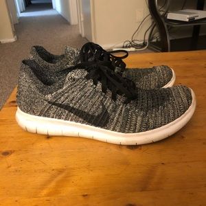 Nike free rn flyknit oreo sz 9.5